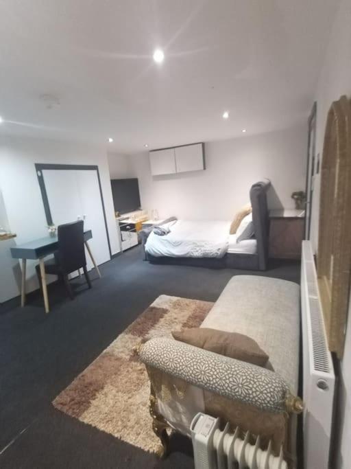 リーズA Cosy Deluxe Size Studio With Queen Size And Sofa Bedアパートメント エクステリア 写真