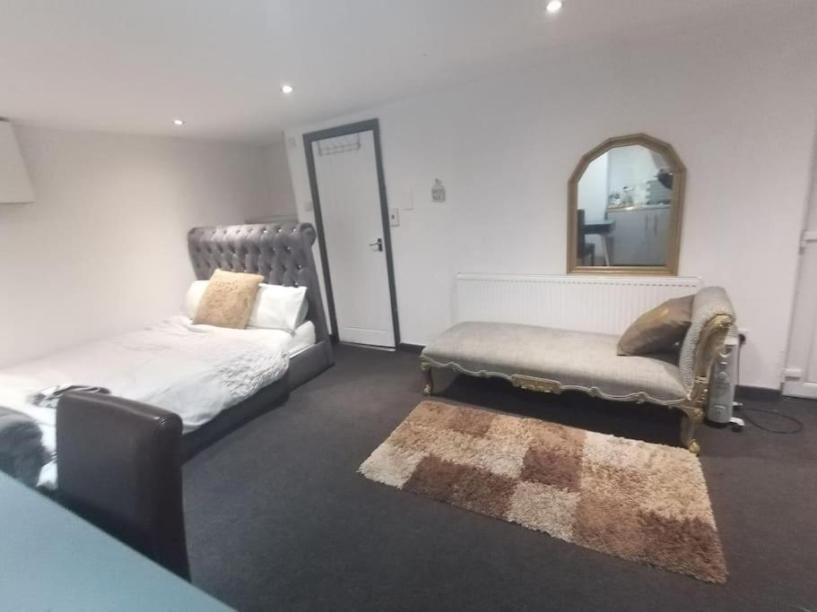 リーズA Cosy Deluxe Size Studio With Queen Size And Sofa Bedアパートメント エクステリア 写真