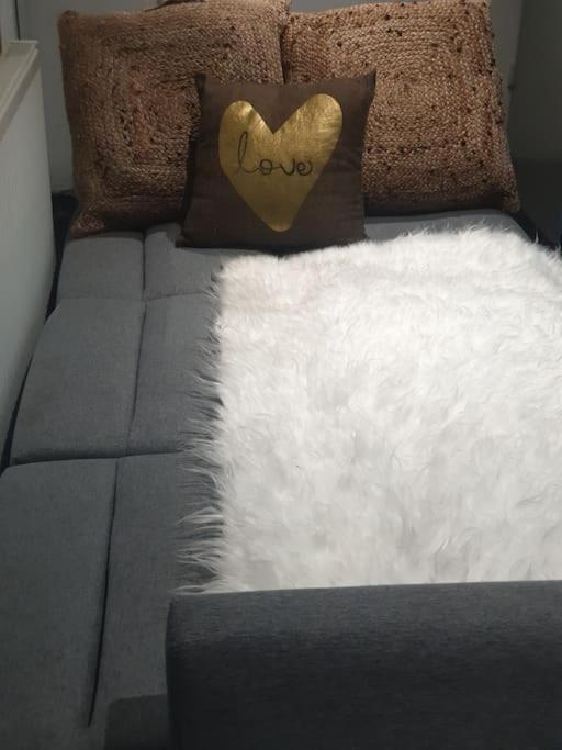 リーズA Cosy Deluxe Size Studio With Queen Size And Sofa Bedアパートメント エクステリア 写真