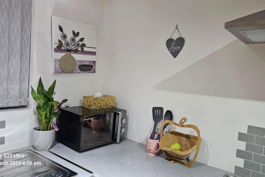 リーズA Cosy Deluxe Size Studio With Queen Size And Sofa Bedアパートメント エクステリア 写真