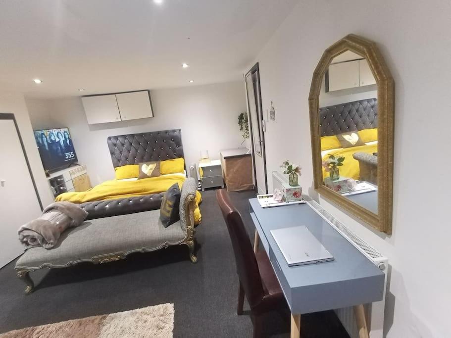 リーズA Cosy Deluxe Size Studio With Queen Size And Sofa Bedアパートメント エクステリア 写真