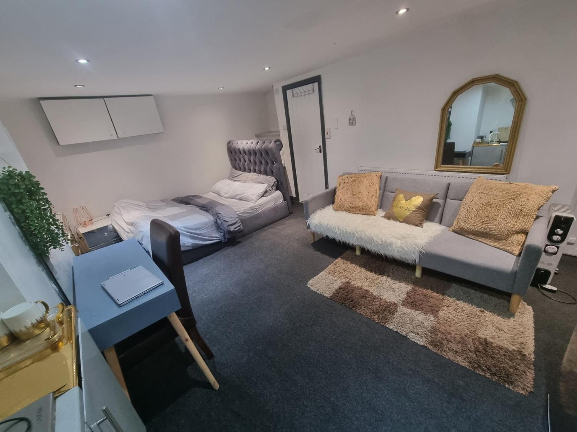 リーズA Cosy Deluxe Size Studio With Queen Size And Sofa Bedアパートメント エクステリア 写真