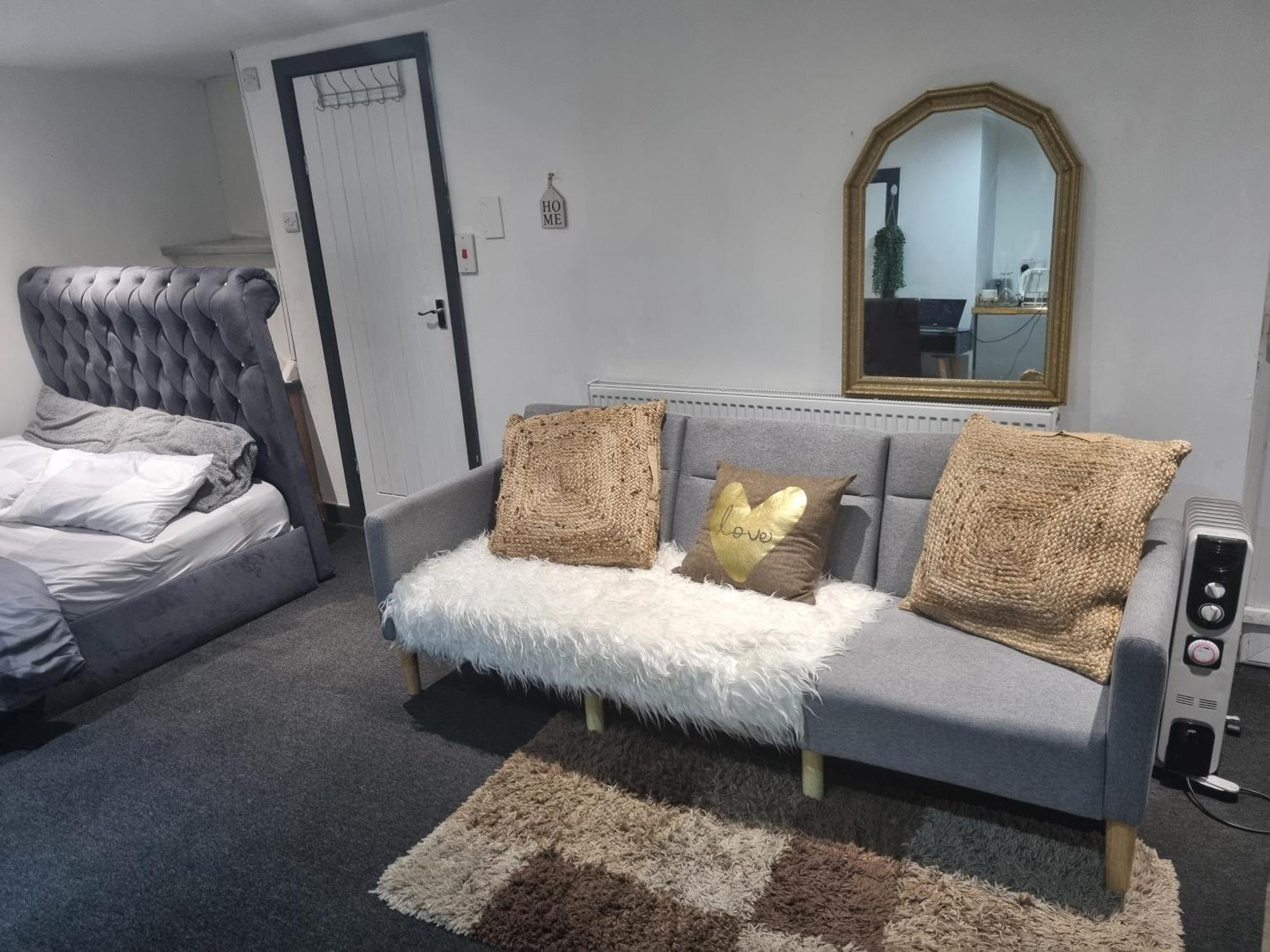 リーズA Cosy Deluxe Size Studio With Queen Size And Sofa Bedアパートメント エクステリア 写真