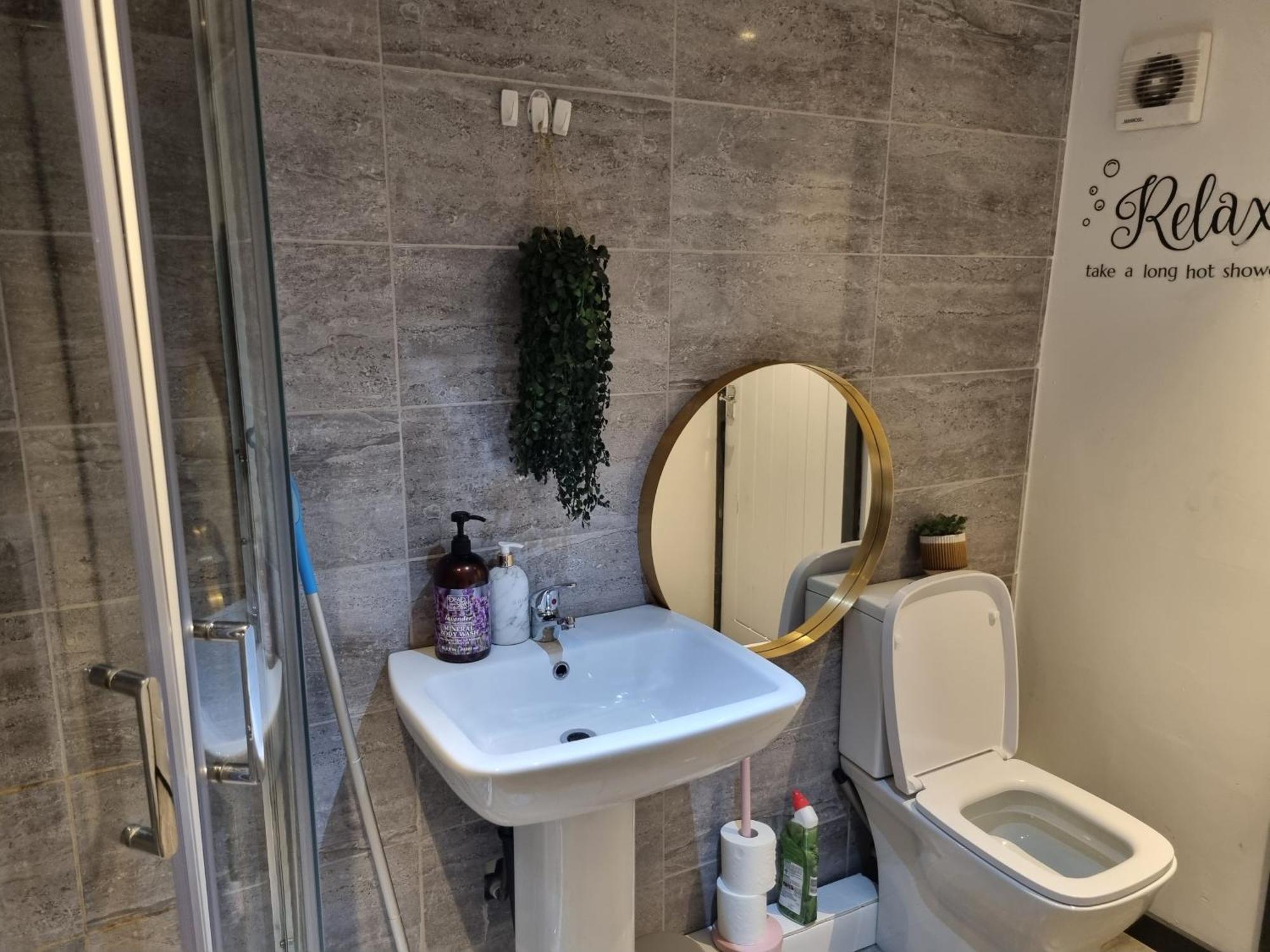 リーズA Cosy Deluxe Size Studio With Queen Size And Sofa Bedアパートメント エクステリア 写真